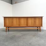 Groot vintage sideboard jaren 50 60, Huis en Inrichting, Kasten | Dressoirs, Ophalen, 200 cm of meer, Kersenhout, 25 tot 50 cm