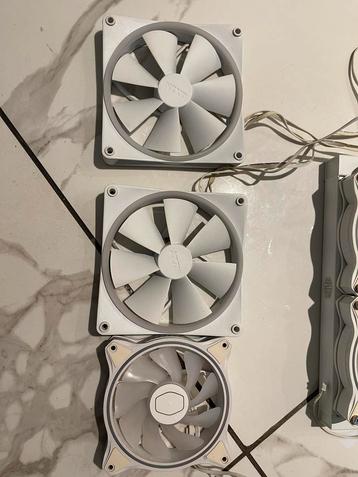 Cooler Master MasterLiquid ML240 Illusion met extra fans beschikbaar voor biedingen