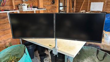 2 iiyama X2783HSU scherm op monitorarm beschikbaar voor biedingen