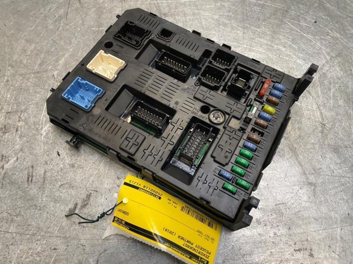 Zekeringkast van een Peugeot Partner, Auto-onderdelen, Elektronica en Kabels, Peugeot, Gebruikt, 3 maanden garantie, Ophalen of Verzenden