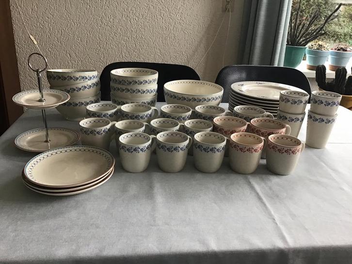 Albert Heijn servies Marken blauwe bloem. Rode bloem., Huis en Inrichting, Keuken | Servies, Zo goed als nieuw, Kop(pen) en/of Schotel(s)