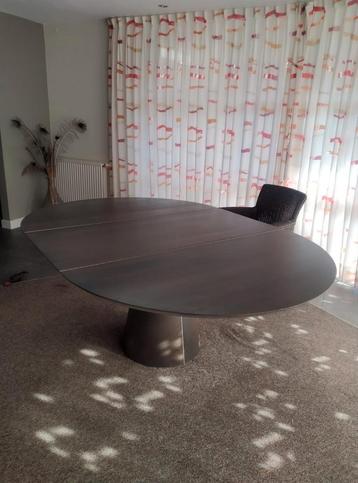 Massief eiken houten tafel  beschikbaar voor biedingen