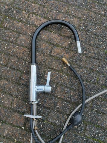 Uittrekbare zwarte mengkraan voor in de keuken beschikbaar voor biedingen