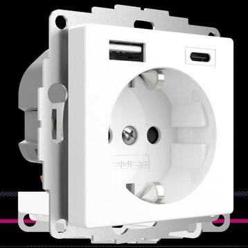 2USB stopcontact incharge WIT mat wandcontactdoos beschikbaar voor biedingen