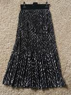 Zwart grijze maxi / lange rok one size (m/l), Kleding | Dames, Maat 38/40 (M), Zwart, Ophalen of Verzenden, Zo goed als nieuw