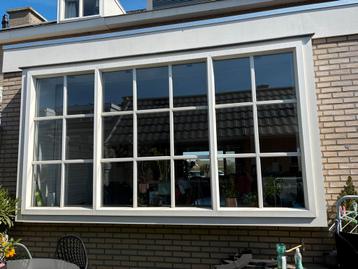 Mooi kunsstof kozijn beschikbaar voor biedingen