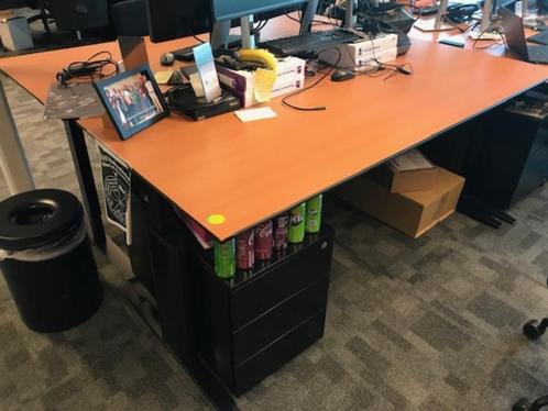 Bureau 25 euro p/st 6 voor 50 euro, Huis en Inrichting, Bureaus, Gebruikt, Bureau, Ophalen