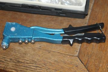 popnageltang beschikbaar voor biedingen