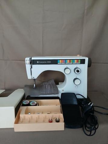Husqvarna 2000 Naaimachine - Vintage en Compleet beschikbaar voor biedingen