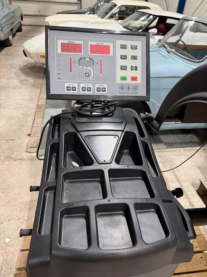 Wolf Tools Banden Montage & Balanceer Apparaat, Zakelijke goederen, Machines en Bouw | Industrie en Techniek, Ophalen