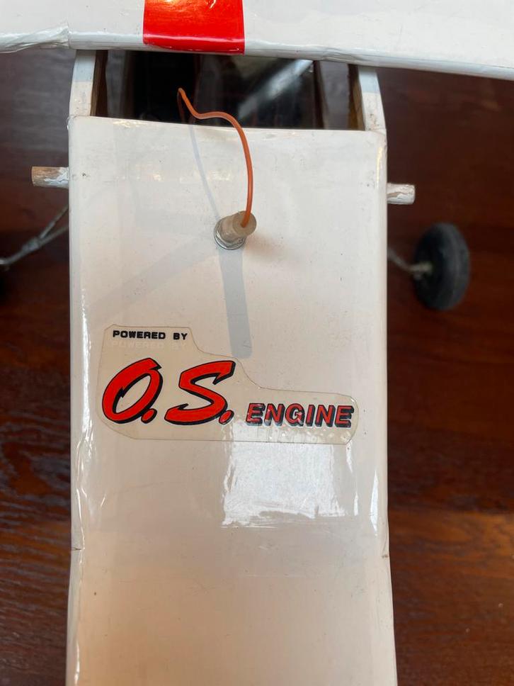 Radiografisch vliegtuig met brandstofmotor, Hobby en Vrije tijd, Modelbouw | Vliegtuigen en Helikopters, Gebruikt, Vliegtuig, Groter dan 1:72