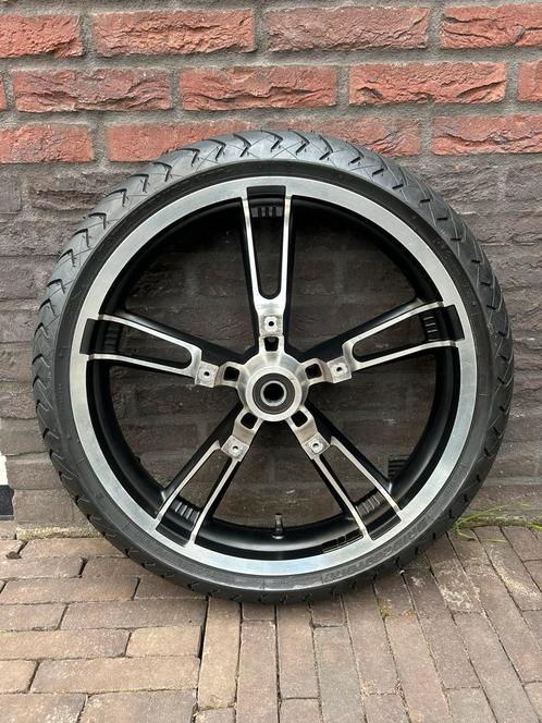 Harley enforcer 19” voorwiel met nieuwe Bridgestone band, Motoren, Onderdelen | Harley-Davidson, Nieuw, Ophalen of Verzenden