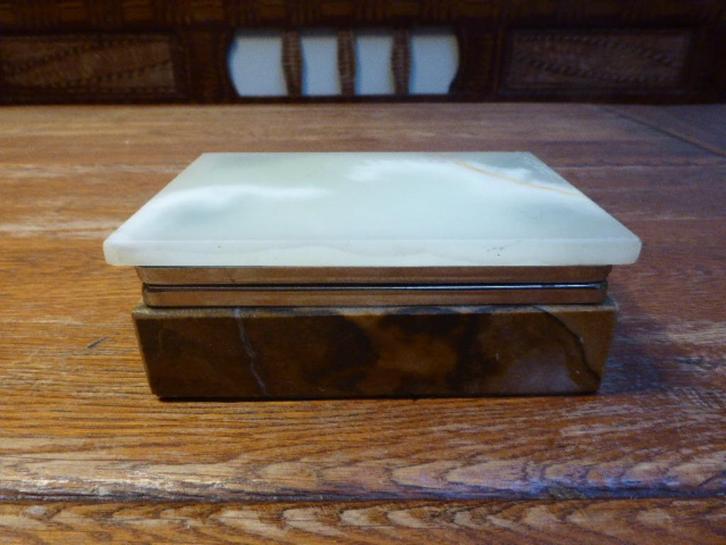 Vintage dekseldoos in albast, Antiek en Kunst, Antiek | Woonaccessoires, Ophalen of Verzenden