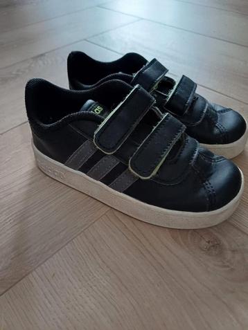 Adidas kinderschoentjes maat 24