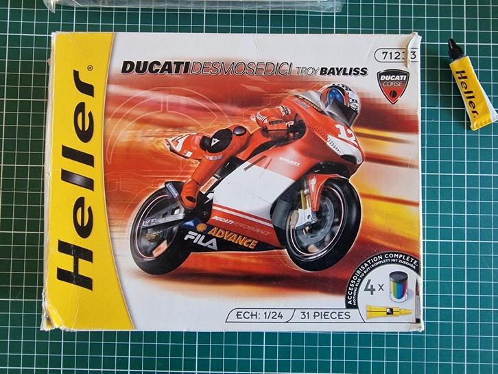 Ducati Desmosedici Troy Bayliss 1:24 Heller 71233, Hobby en Vrije tijd, Modelbouw | Auto's en Voertuigen, Gebruikt, Auto, Groter dan 1:32