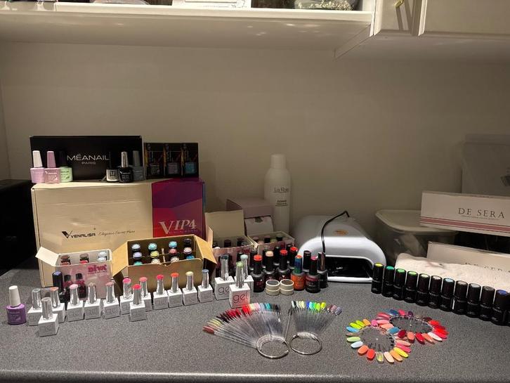 Gellak set salon waardig, uv lamp, diva & the gel bottle, Sieraden, Tassen en Uiterlijk, Uiterlijk | Cosmetica en Make-up, Zo goed als nieuw