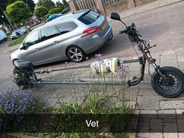 Verlengde scooter op blauw kenteken beschikbaar voor biedingen