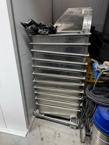 11 Gastronorm bakken RVS 1/1 - 20cm diep beschikbaar voor biedingen