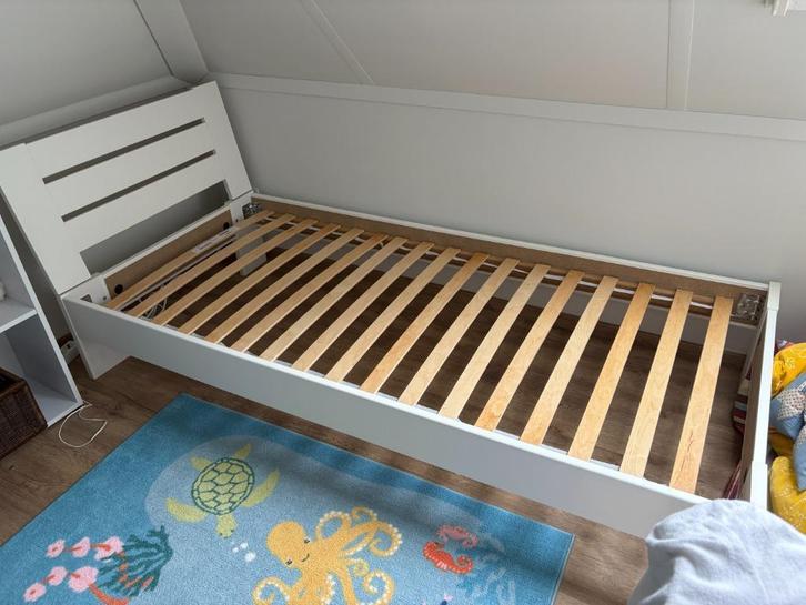 eenpersoonsbed, Huis en Inrichting, Slaapkamer | Bedden, Zo goed als nieuw, Eenpersoons, 90 cm, 200 cm, Hout, Wit, Ophalen