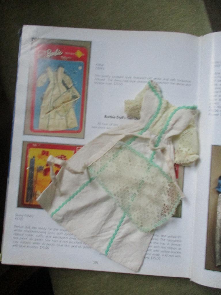 Vintage  barbie kleding Compleet mattel 1974, Verzamelen, Poppen, Verzenden, Zo goed als nieuw, Kleertjes