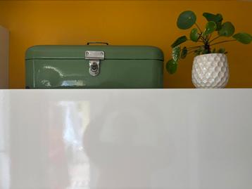 Prachtige groene originele broodtrommel beschikbaar voor biedingen