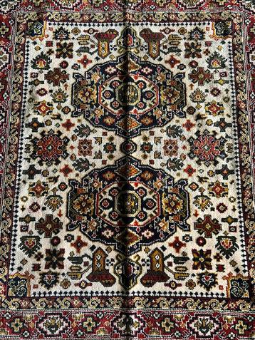 Mooi klassiek vloerkleed beschikbaar voor biedingen