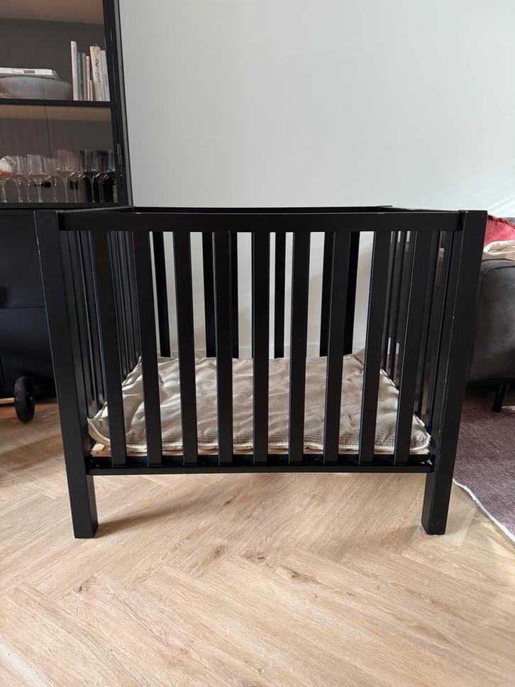 Zwarte (mat) Baby Box, Kinderen en Baby's, Boxen, Gebruikt, Boxkleed, Ophalen