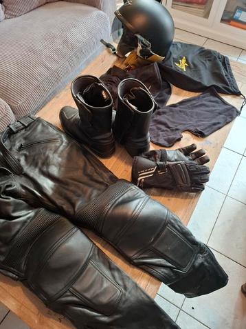 Motorpak, laarzen, handschoenen, helmen en meer! beschikbaar voor biedingen