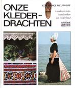 ONZE KLEDERDRACHTEN  (CONSTANCE NIEUWHOFF), Boeken, Geschiedenis | Vaderland, Gelezen, CONSTANCE NIEUWHOFF, 20e eeuw of later