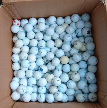 Golfballen beschikbaar voor biedingen