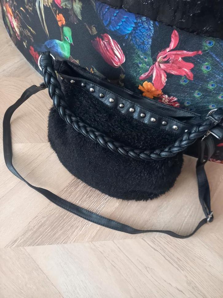 Zwarte tas met bont - Zo goed als nieuw!, Sieraden, Tassen en Uiterlijk, Tassen | Damestassen, Zo goed als nieuw, Schoudertasje