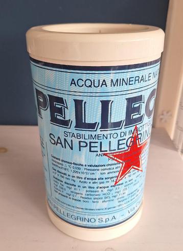 San Pellegrino flessen koeler beschikbaar voor biedingen