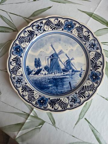 Delftsblauwe aardewerken hangbord beschikbaar voor biedingen