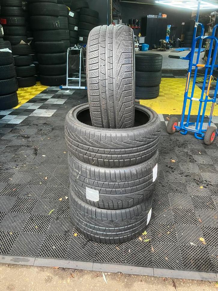 2x 245/35R20 en 2x 295/30R20 Pirelli Winterbanden., Auto-onderdelen, Banden en Velgen, Band(en), Winterbanden, 20 inch, 245 mm