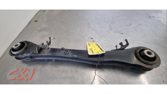 Draagarm onder rechts-achter van een Volkswagen Caddy, Auto-onderdelen, Ophanging en Onderstel, Volkswagen, Gebruikt, 3 maanden garantie