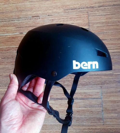 Bern Fiets- en skatehelm, Fietsen en Brommers, Overige Fietsen en Brommers, Zo goed als nieuw, Ophalen of Verzenden