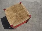 Vintage Papercord rood houten krukje jaren 70, Huis en Inrichting, Krukjes, Ophalen of Verzenden, Gebruikt, Hout