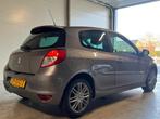 Renault Clio 1.6 GT | NL-AUTO! | NAVI! | CLIMA! | CRUISE!, Auto's, Renault, Voorwielaandrijving, Euro 5, Gebruikt, Zwart