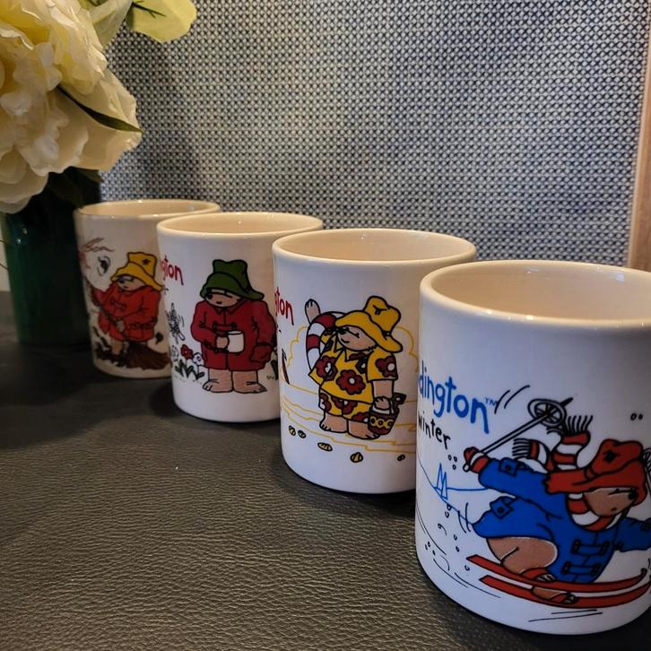 Paddington mokken - 4 seizoenen - 8x9 cm, Huis en Inrichting, Keuken | Servies, Gebruikt, Overige typen, Overige stijlen, Aardewerk