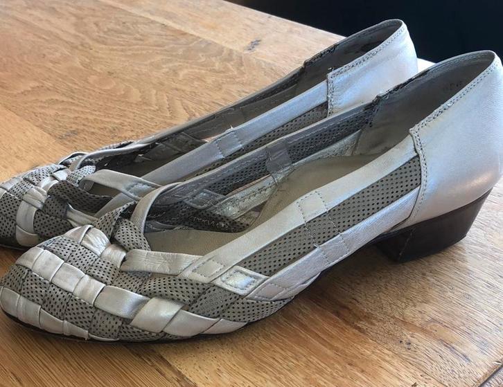 Alexandria lederen damespumps maat 38, Kleding | Dames, Schoenen, Gedragen, Pumps, Grijs, Ophalen of Verzenden