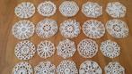 20 gehaakte kleedjes wit 10 -15 cm, Huis en Inrichting, Ophalen of Verzenden, Nieuw, Glas of Kopje