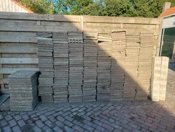 GRATIS: Stoeptegels 30x30, grindtegels en opsluitbanden beschikbaar voor biedingen