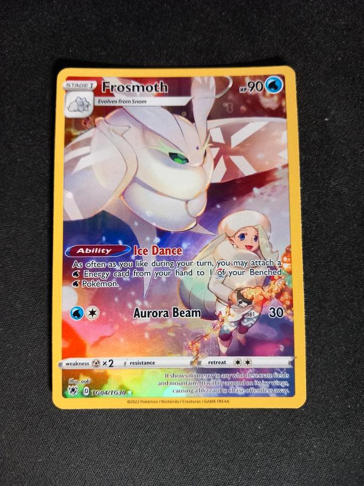 Frosmoth TG04/TG30 Astral Radiance Trainer Gallery Excellent, Hobby en Vrije tijd, Verzamelkaartspellen | Pokémon, Zo goed als nieuw