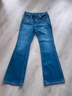 Prachtige, nieuwe flared jeans. Stretch en high waist. Mt.40, Kleding | Dames, Spijkerbroeken en Jeans, Nieuw, Blauw, W30 - W32 (confectie 38/40)
