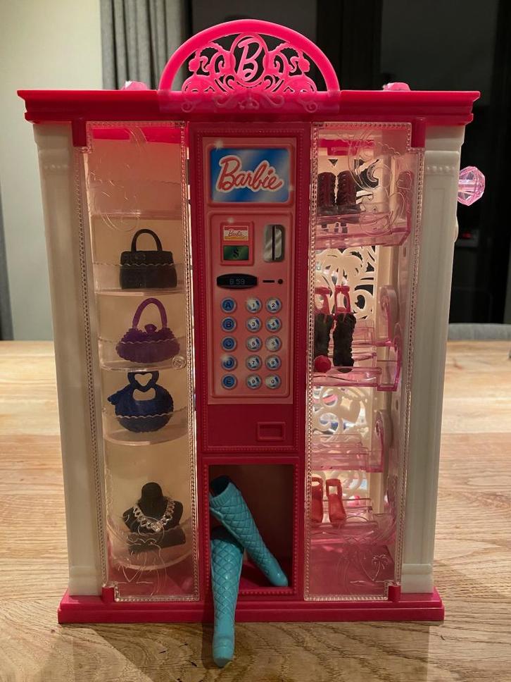 Kledingkast Barbie, Kinderen en Baby's, Speelgoed | Poppen, Zo goed als nieuw, Barbie, Ophalen of Verzenden