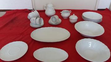 gloednieuw 22 delige servies voor 15 euro beschikbaar voor biedingen