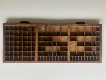 Letterbak houten lade beschikbaar voor biedingen