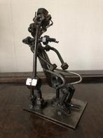 Metalen beeldje tandarts en client in de stoel, Ophalen of Verzenden