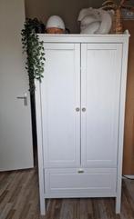 Sundvik kledingkast met marmeren look handgrepen, Kinderen en Baby's, Kinderkamer | Commodes en Kasten, Ophalen, Gebruikt, 50 tot 70 cm