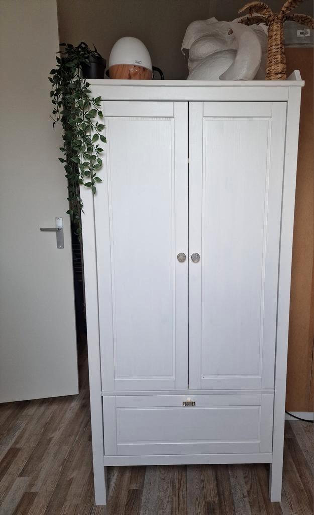 Sundvik kledingkast met marmeren look handgrepen, Kinderen en Baby's, Kinderkamer | Commodes en Kasten, Gebruikt, 105 cm of meer